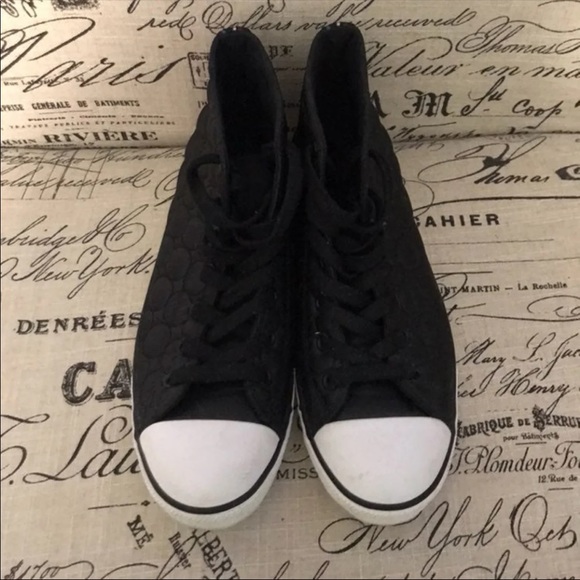 Converse - Picture 2 of 5